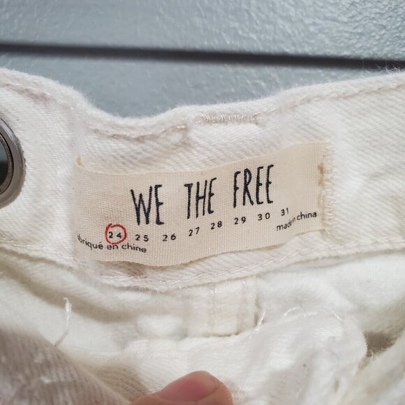 Free People We the Free Women's Cream Distressed Jean Shorts Button-Fly Sz 24 - Picture 6 of 11